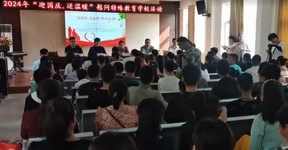 国庆前夕，唐河东方眼科医院走进县特殊教育学校，为广大师生爱心义诊